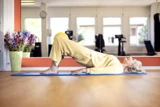 Patient:in Trainiert Beckenboden